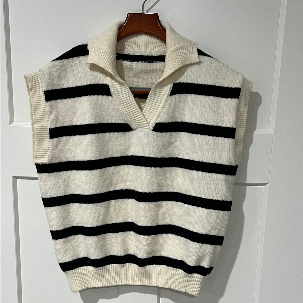 Striped Sleeveless Sweater Vest Sz M
